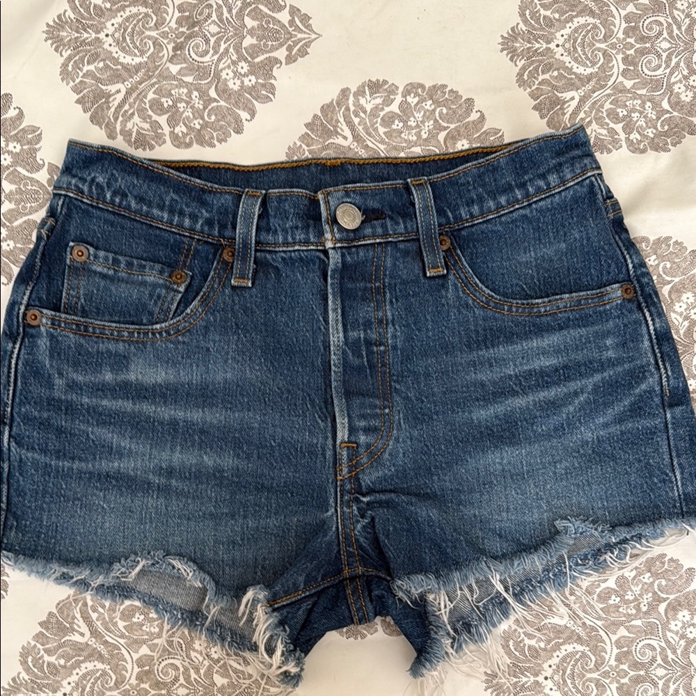 Levi's 501 High Rise Shorts

Size 25